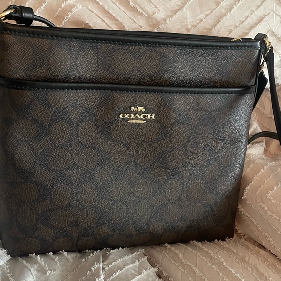 Coach Black and Brown Signature Bag leather crossbody in great condition - Picture 9 of 16